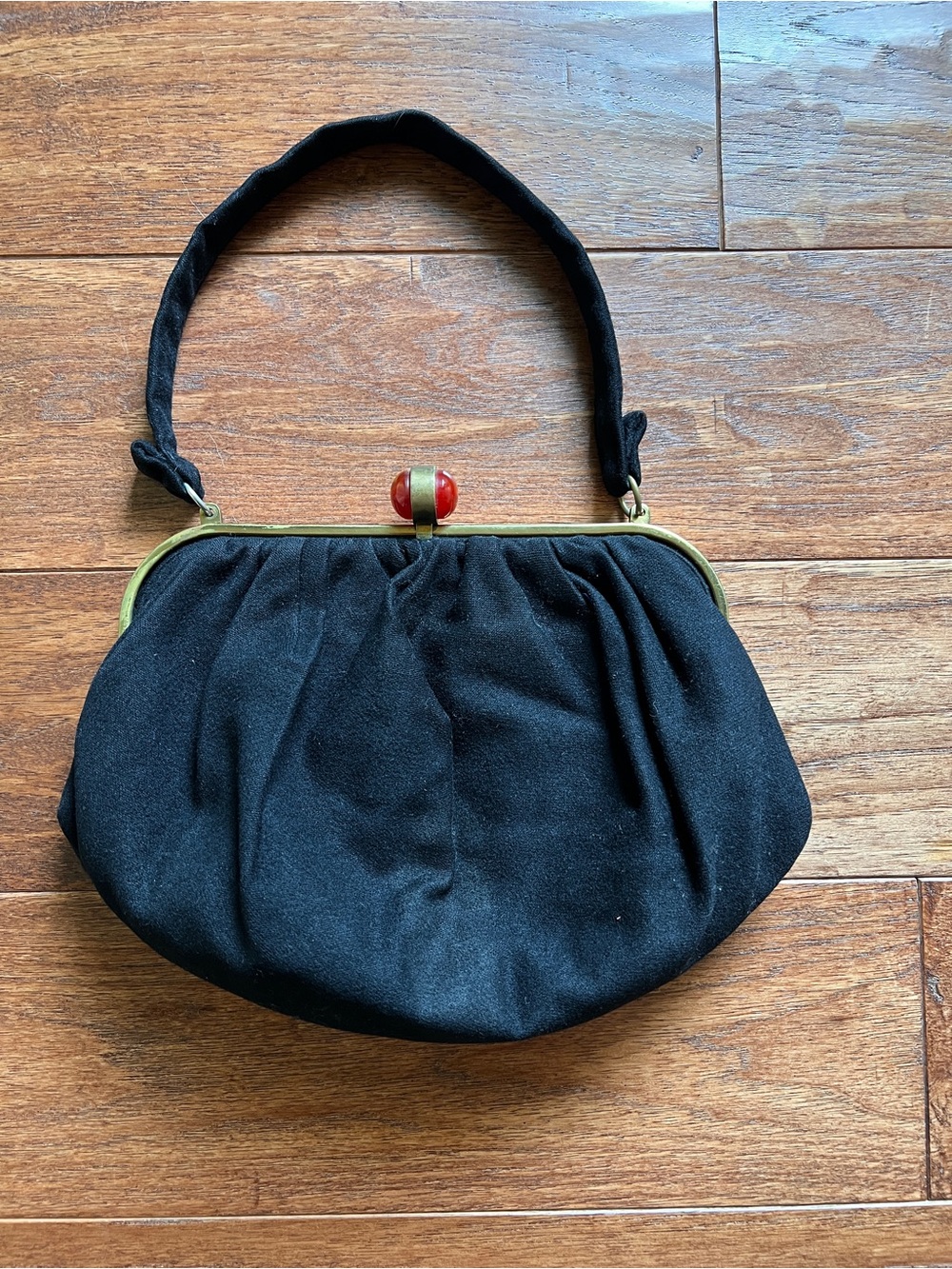 Vintage 1950s Black Wool Felt Purse Bakelite Kiss Lock Closure/ornament Handbag